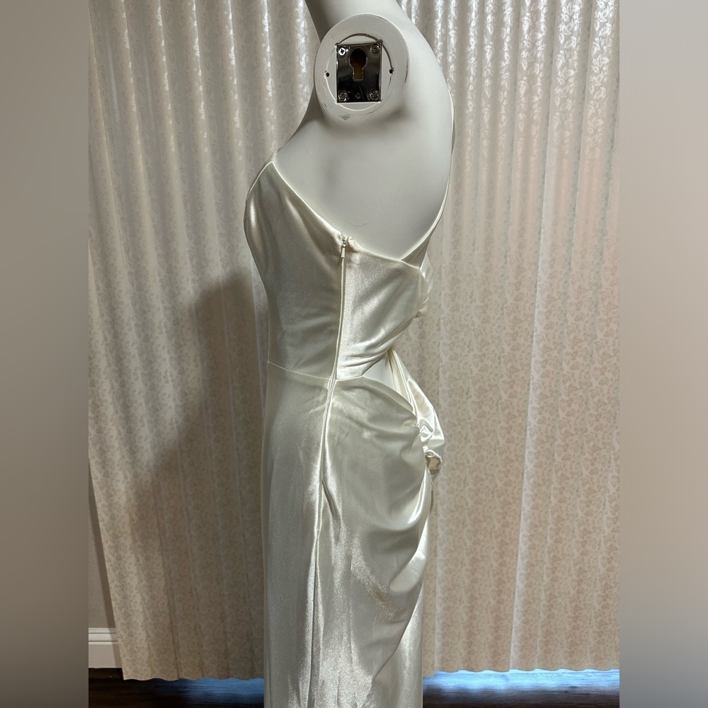 one-shoulder ruched back sheath wedding dress - Picture 5 of 7